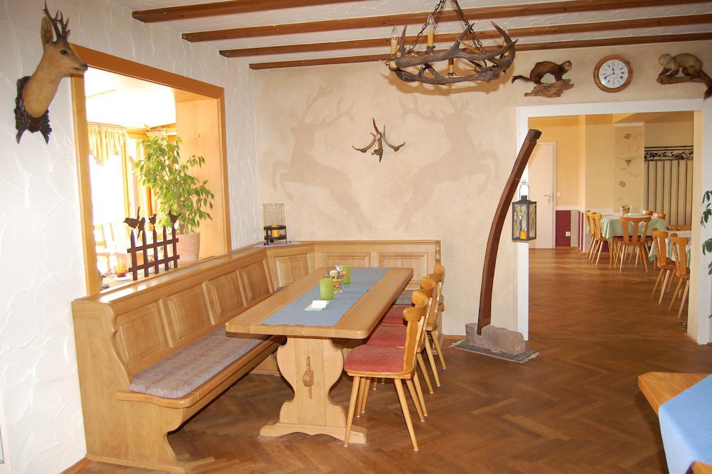 Landgasthof Jaegerstuebchen Нойштадт-ан-дер-Вайнштрасе Экстерьер фото