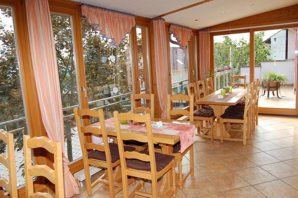 Landgasthof Jaegerstuebchen Нойштадт-ан-дер-Вайнштрасе Экстерьер фото