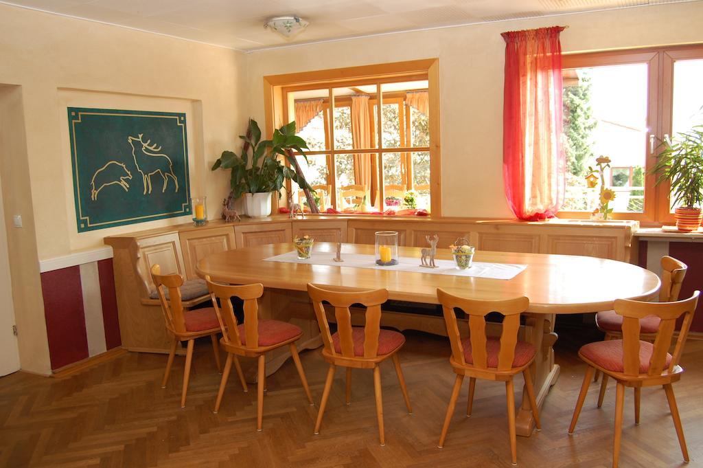 Landgasthof Jaegerstuebchen Нойштадт-ан-дер-Вайнштрасе Экстерьер фото